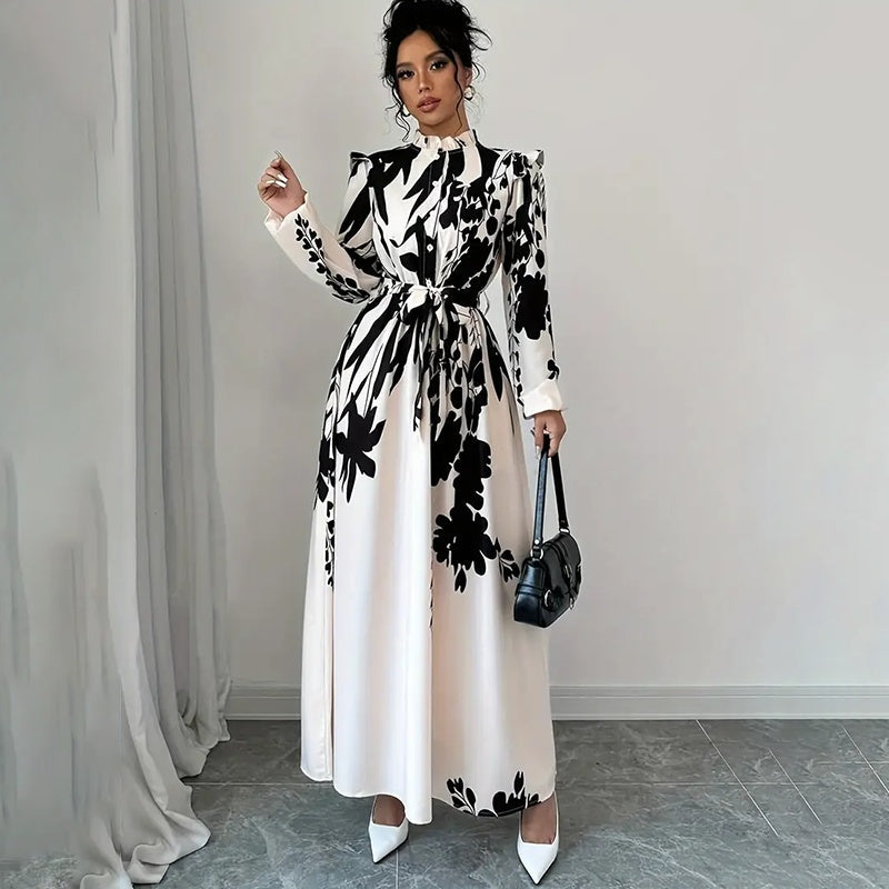 Naima™| Maxikleid mit hohem Kragen und schwarz-weißem Blumenmuster