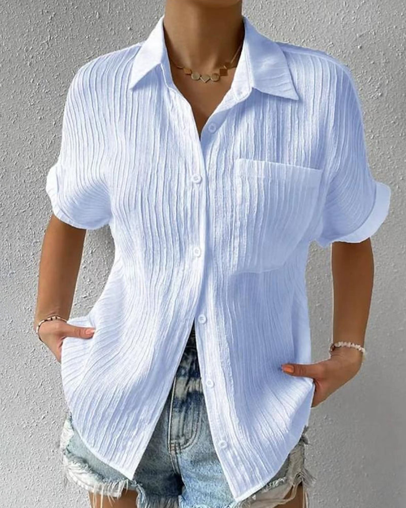 Amy™| Komfortable einfarbige Bluse mit Reverskragen, kurzen Ärmeln und Tasche