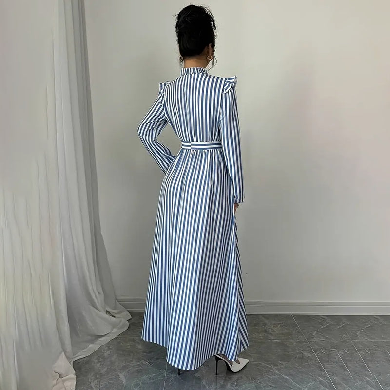 Naima™| Maxikleid mit hohem Kragen und schwarz-weißem Blumenmuster
