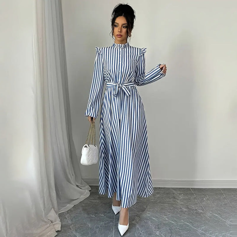 Naima™| Maxikleid mit hohem Kragen und schwarz-weißem Blumenmuster