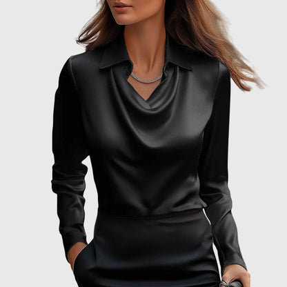 Sylvie™ | Bluse mit edlem Glanz und Faltenausschnitt