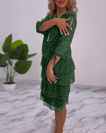 Mila™| Elegantes Lagenkleid mit verspielten Punkten