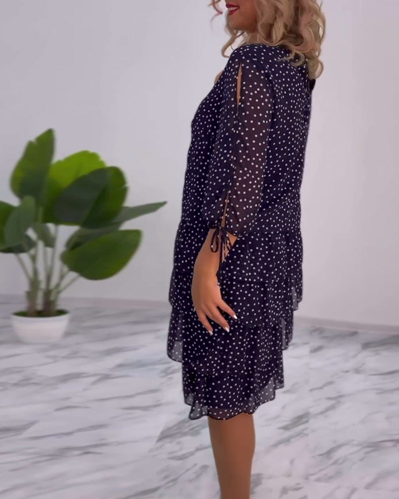 Mila™| Elegantes Lagenkleid mit verspielten Punkten