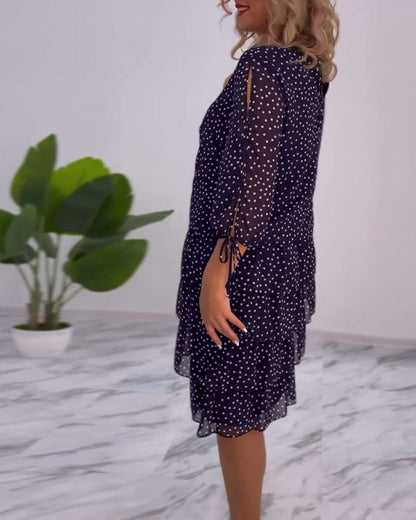 Mila™| Elegantes Lagenkleid mit verspielten Punkten