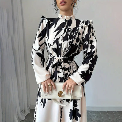 Naima™| Maxikleid mit hohem Kragen und schwarz-weißem Blumenmuster