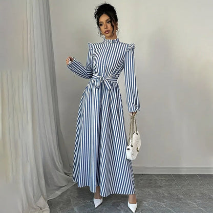 Naima™| Maxikleid mit hohem Kragen und schwarz-weißem Blumenmuster