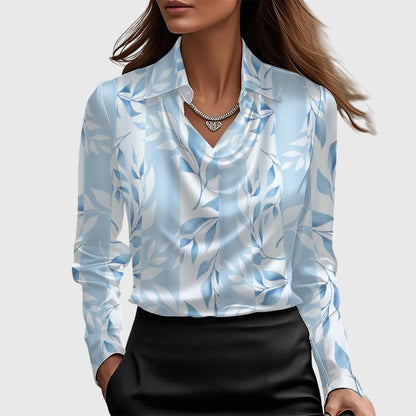 Sylvie™ | Bluse mit edlem Glanz und Faltenausschnitt