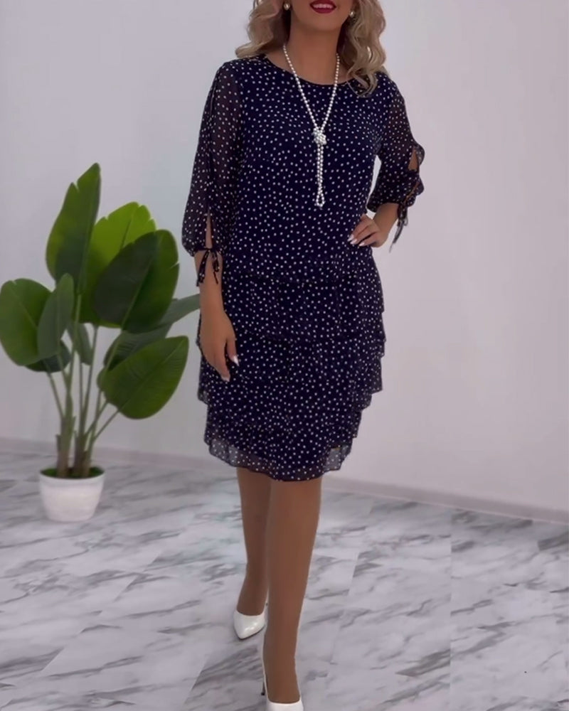 Mila™| Elegantes Lagenkleid mit verspielten Punkten