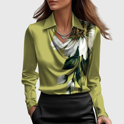 Sylvie™ | Bluse mit edlem Glanz und Faltenausschnitt